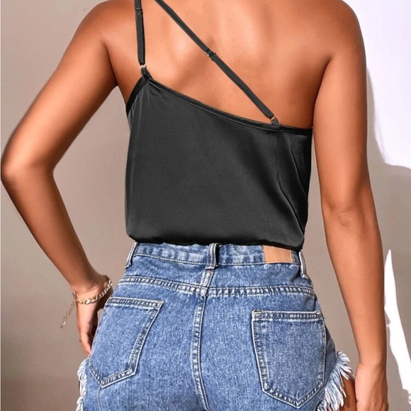 NWOT Black One-Shoulder Top - Picture 3 of 3